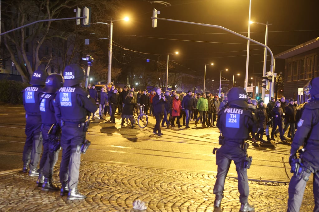 Der Beamte aus Thüringe soll bei einer Demonstration in Leipzig einen Mann geschlagen haben.
