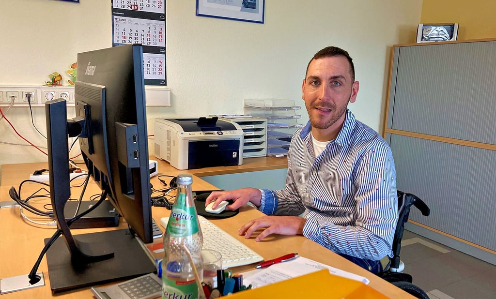 Christian Otto an seinem Arbeitsplatz bei der Firma Günter Schröder Mineral- und Erdbau GmbH in Beesenlaublingen.
