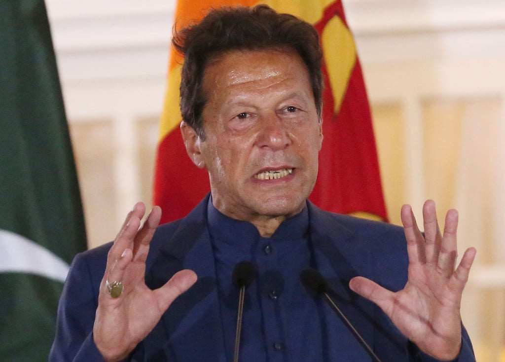 Pakistans Ministerpräsident Imran Khan hat um die Auflösung des Parlaments gebeten. Dem hat der Präsident nun zugestimmt.