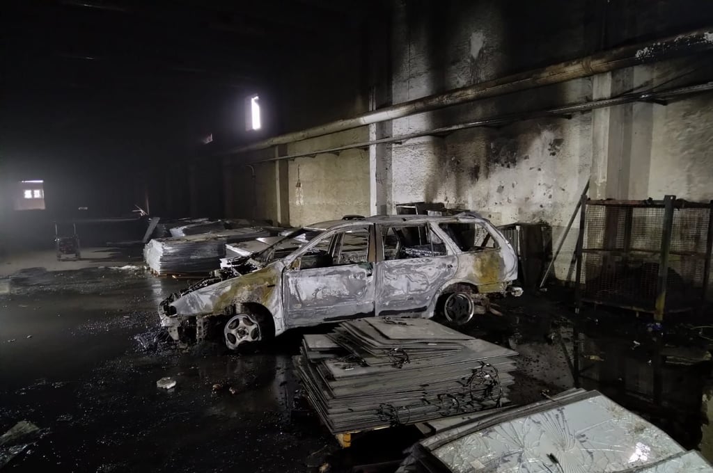 In einer alten Kartoffehalle hat ein Auto gebrannt.