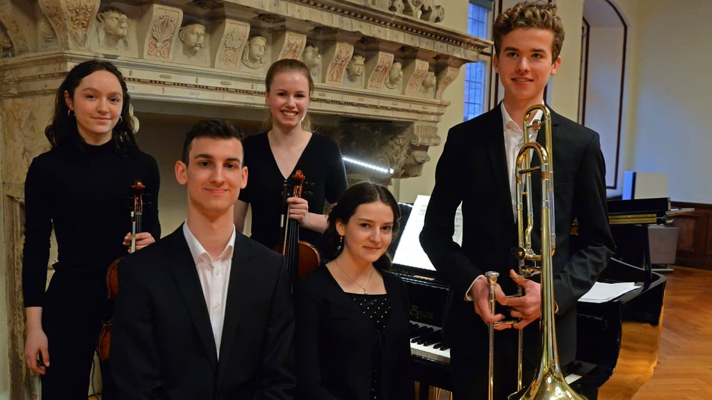 Fünf junge Musiker präsentieren im Ascherslebener Ratssaal Musik aus unterschiedlichen Epochen.