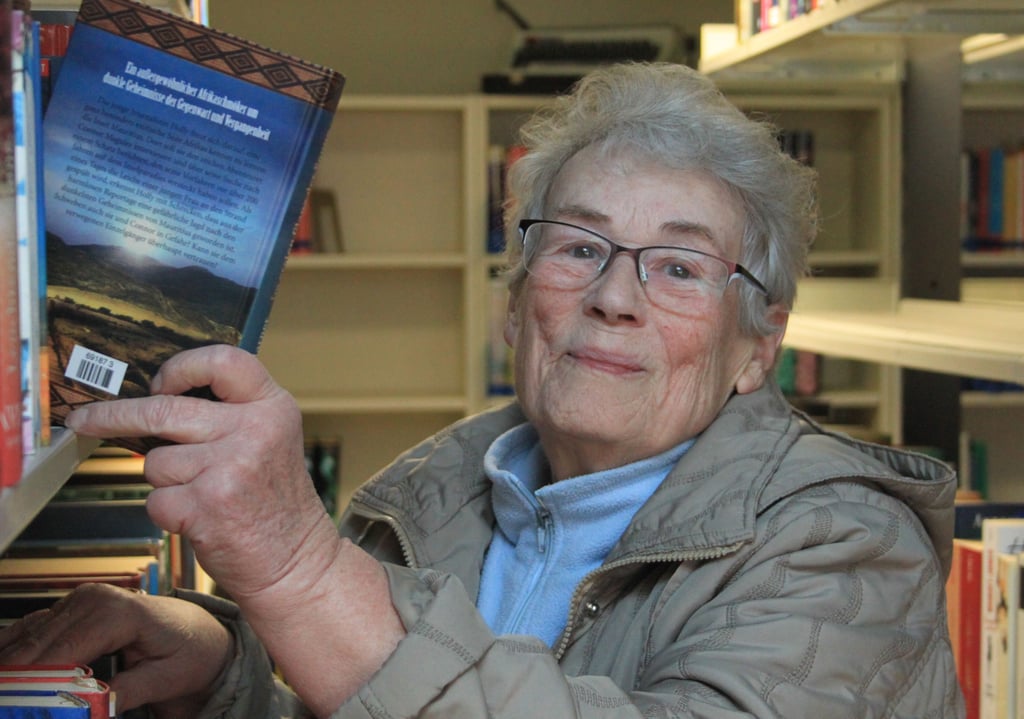 Irmgard Dube gehört zu den fleißigsten Nutzerinnen der Bibliothek in Groß Ammensleben.