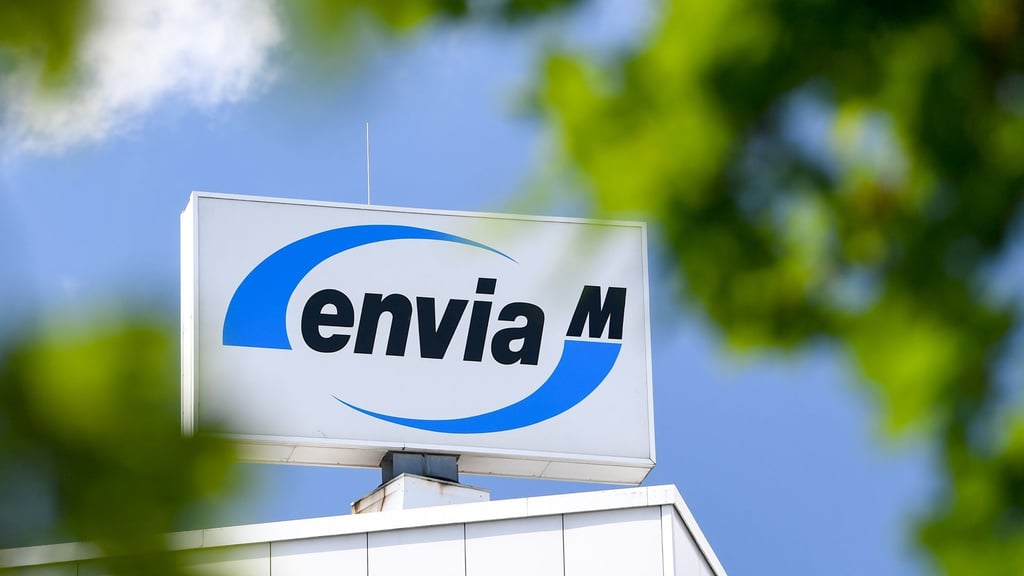Der ostdeutsche Energieversorger EnviaM erhöht zum 1. Juni den Strompreis für rund 700 000 Kunden.