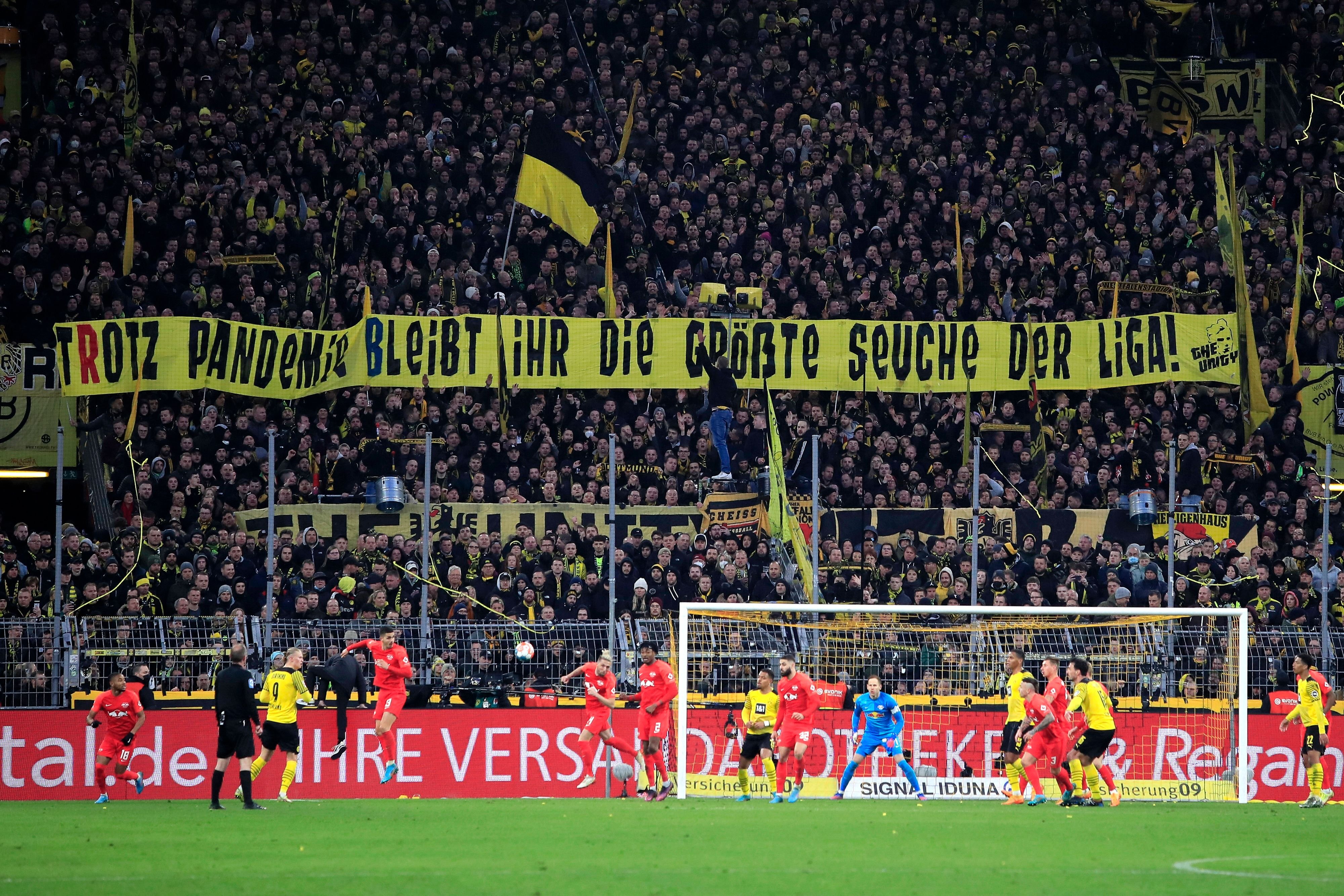 „Größte Seuche Der Liga”: Ultras Des BVB Zeigen Banner Gegen RB Leipzig ...