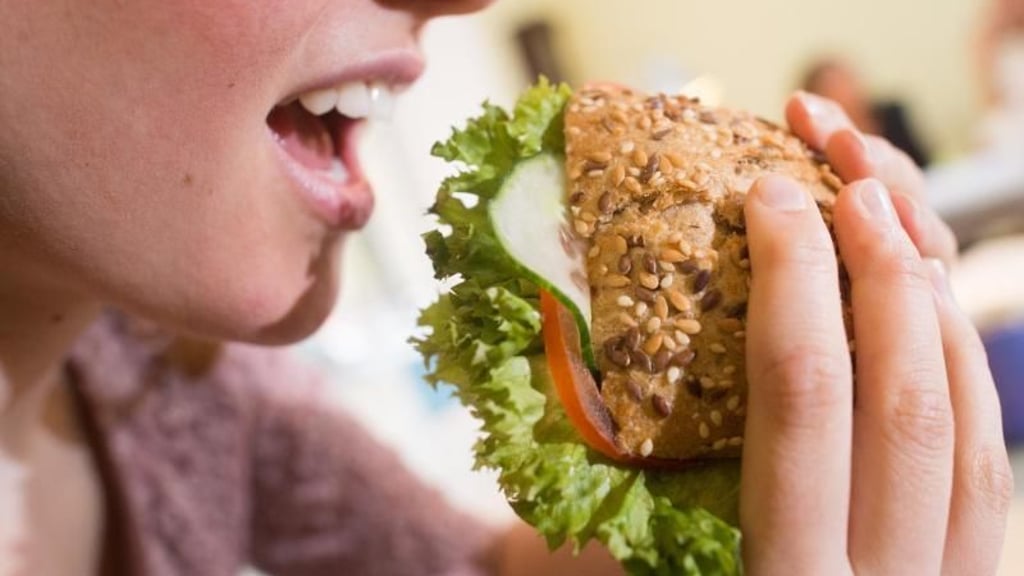 Lebensmittel werden immer teurer. Das zeigt sich besondrs gut an einem belegten Brötchen.