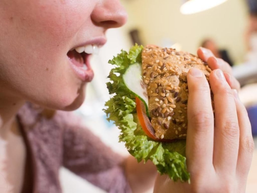 Lebensmittel werden immer teurer. Das zeigt sich besondrs gut an einem belegten Brötchen.