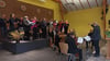 Die Biederitzer Kantorei untermalt den Begrüßungsgottesdienst musikalisch, samt Streichquartett und Truhenorgel.
