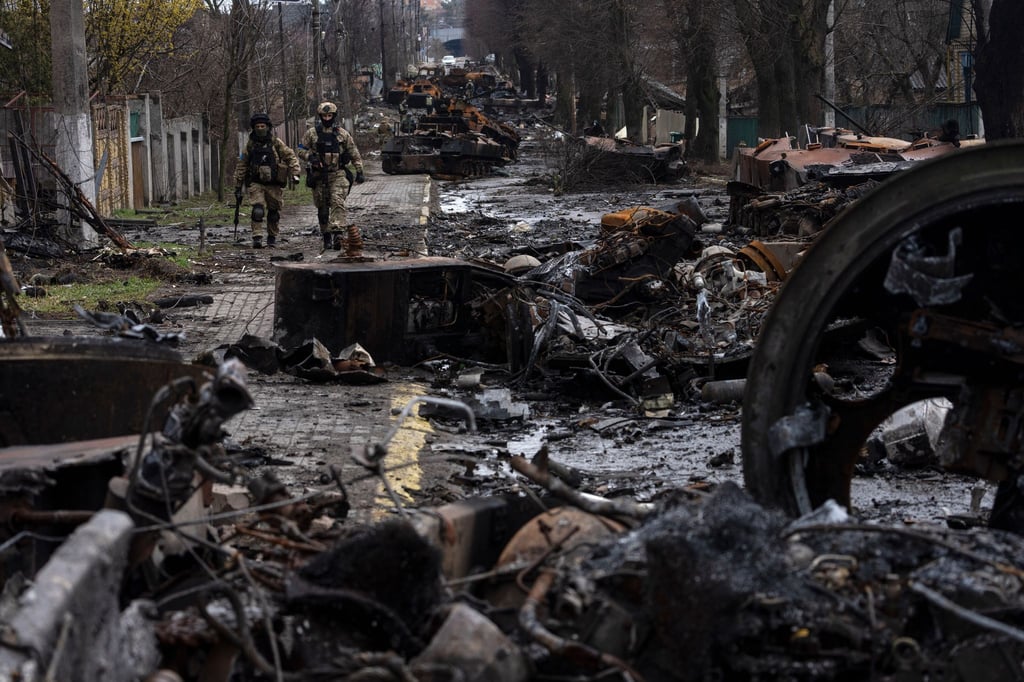 In der ukrainischen Stadt Butscha, 25 Kilometer nordwestlich der Hauptstadt Kiew, bietet sich nach dem Rückzug der russischen Armee ein Bild des Grauens.
