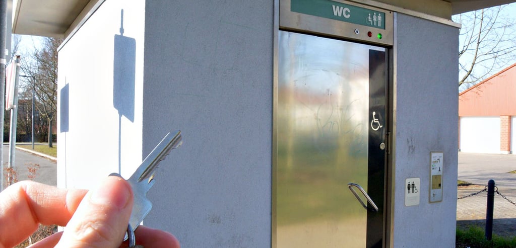 Die Toiletten-Häuschen am Klötzer Busbahnhof sowie an der Bahnhofstraße bleiben ab sofort nachts verschlossen. Zwischen 22 und 6 Uhr stehen sie nicht mehr zur Verfügung.