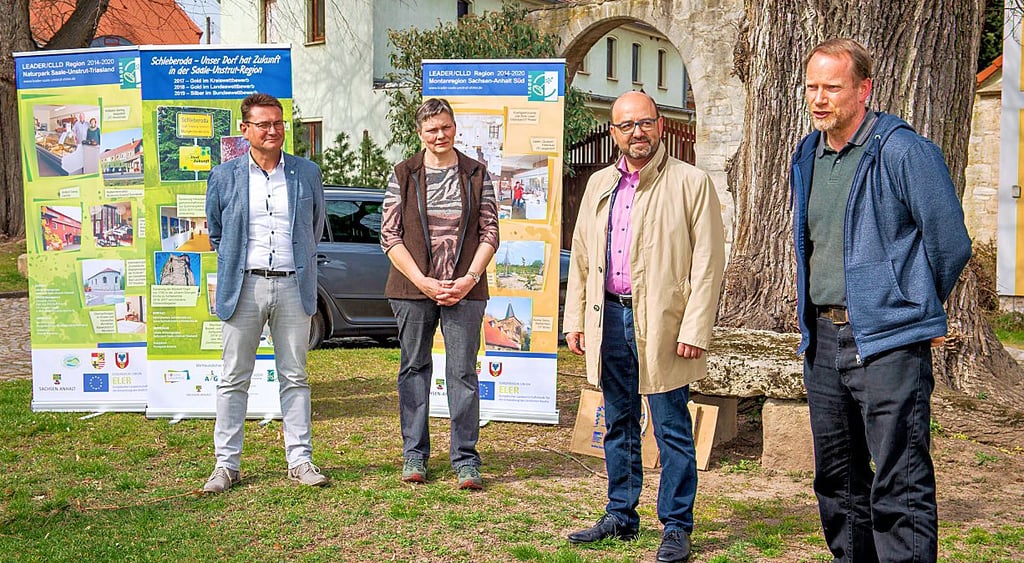 Vor-Ort-Termin: Udo Mänicke, Vorsitzender der Leader-Arbeitsgruppe Naturpark Saale-Unstrut Triasland, Karin Reglich, Andy Hauck, Vorsitzender Arbeitsgruppe Montan-Region, sowie Geo-Naturpark-Chef Matthias Henniger