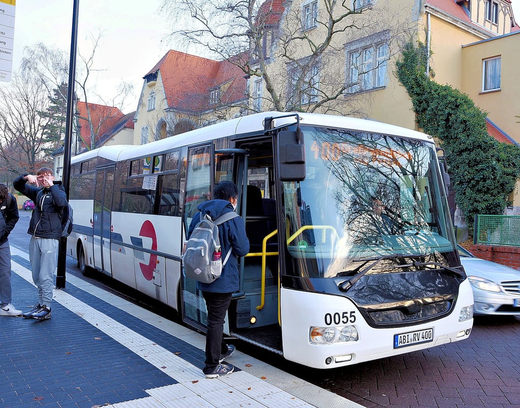 Der Linienbus der Vetter GmbH verkehrt auch in Köthen. Hier etwa in der Bärteichpromenade.