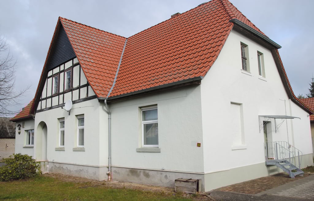 In das Dorfgemeinschaftshaus Hohentramm und dessen Umgebung hat die Gemeinde bereits einiges investiert. Jetzt sollen noch der Dachkasten und das Fachwerk erneuert werden.