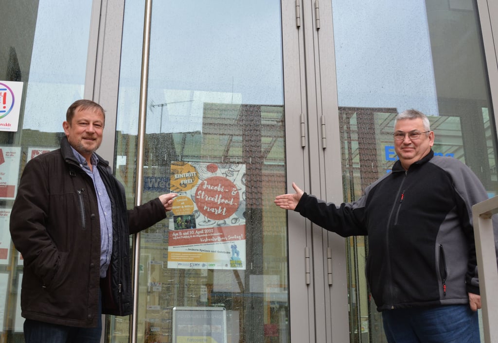 Lutz Zimmermann und Stefan Oldenburg hoffen am Wochenende auf viele Besucher für den Jacobi- und Streetfood-Markt.