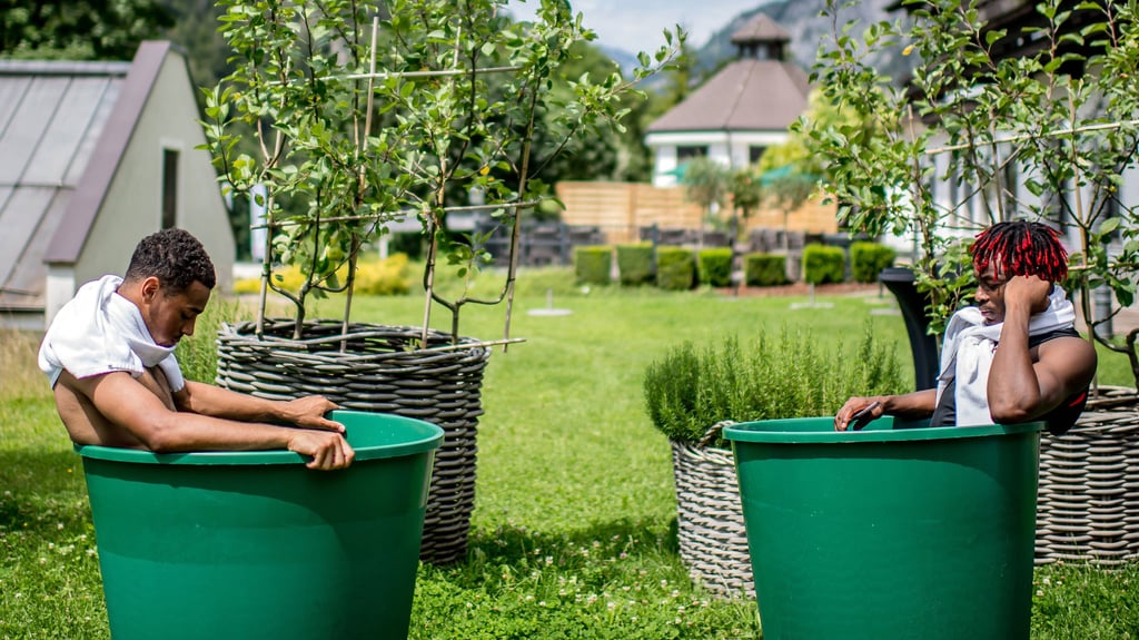 Ausharren in der Eistonne: Tyler Adams und Mohamed Simakan im Trainingslager im vergangenen Sommer in Österreich.