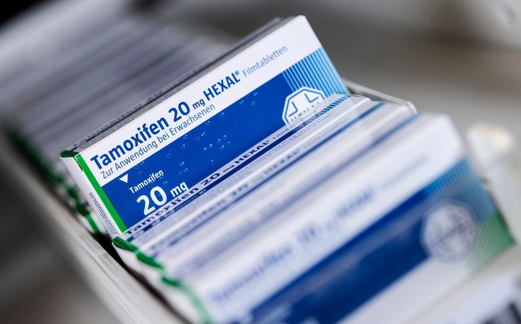 Das Medikament Tamoxifen soll nach einer Erkrankung an Brustkrebs einen Rückfall verhindern. Die Tabletten werden bis zu zehn Jahre lang nach der Therapie eingenommen.
