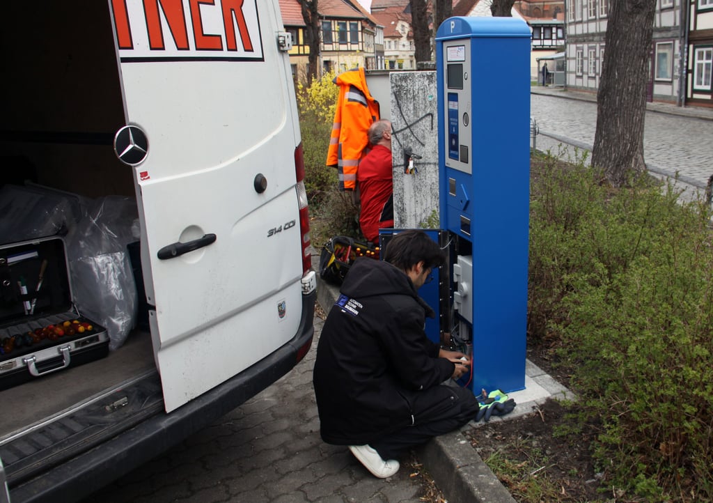 Mitarbeiter einer Hamburger Firma haben die Automaten umgerüstet.