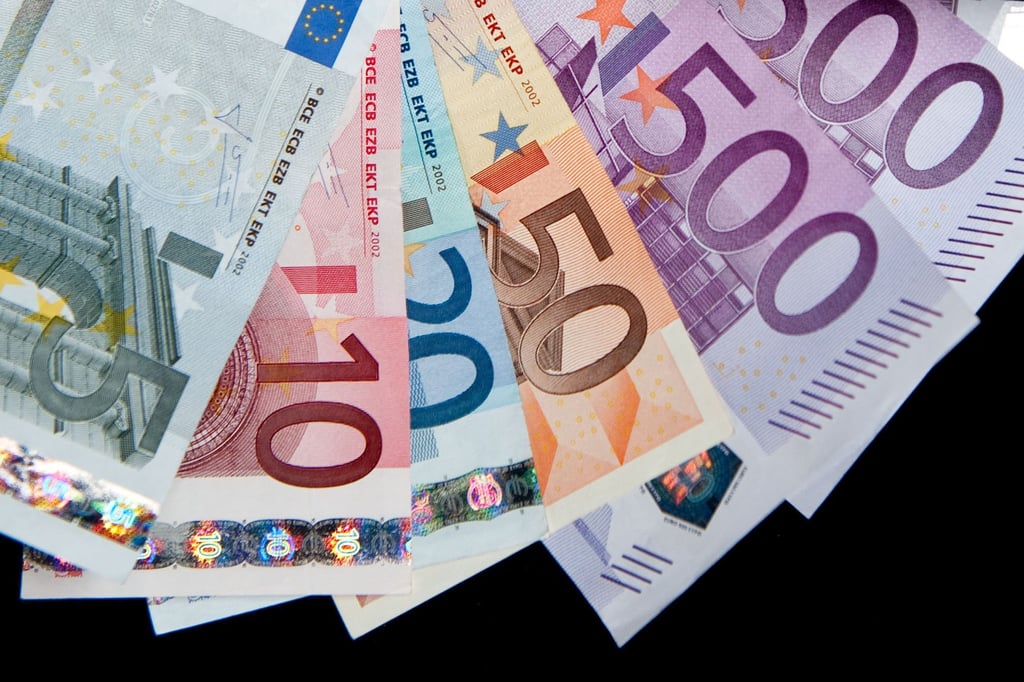 Illustration: Aufgefächerte Euro-Geldscheine.