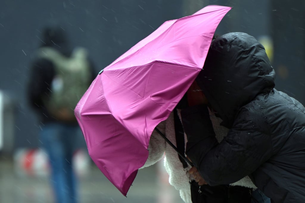 Der Wetterdienst warnt vor Unwetter und Sturm.