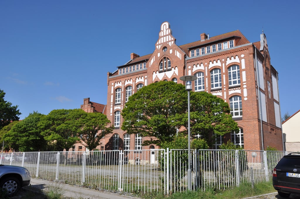 Die Außenstelle des ehemaligen Gymnasiums Egln auf dem Pestalozziplatz.