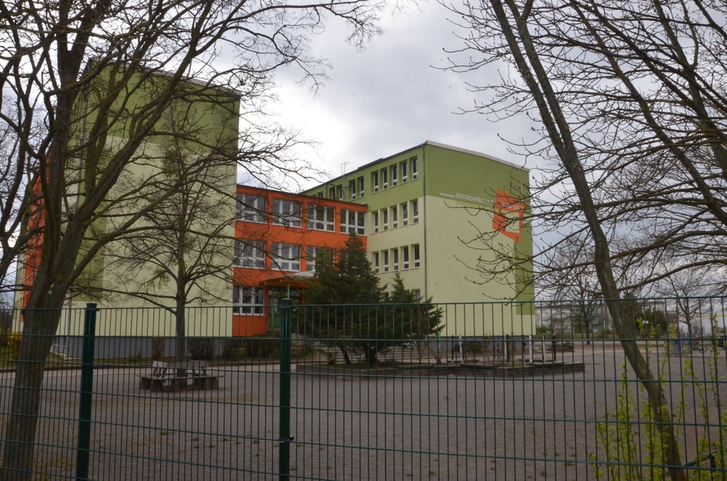 In der Sekundarschule Maxim Gorki wird derzeit die digitale Infrastruktur verbessert. Von Außen ist das nicht erkennbar