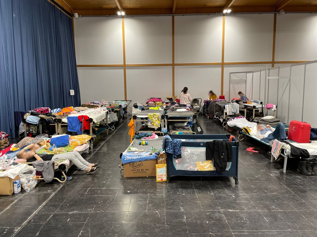 Die Magdeburger Messehallen sind derzeit noch Notunterkunft für Geflüchtete aus der Ukraine. Das soll sich rasch ändern.