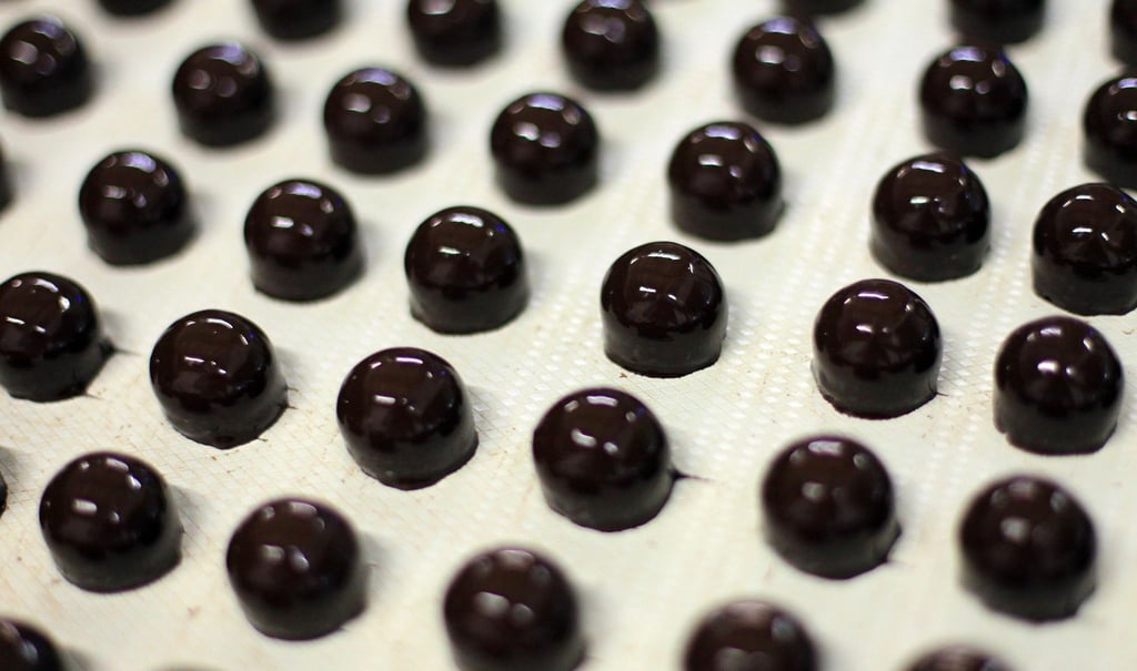 Hallorenkugeln werden in der Halloren Schokoladenfabrik AG produziert.