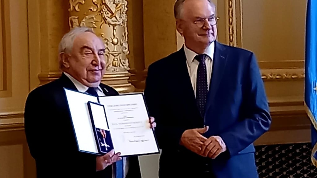 Alexander Wassermann mit Ministerpräsident Haseloff.