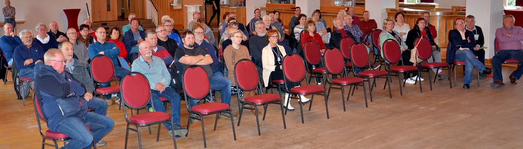 Etwa 70 Bürger interessierten sich für das Wahlforum auf dem Saal des Hotels Stadt Güsten. Bemerkenswert im Vergleich zur Veranstaltung zur Bürgermeisterwahl der Stadt Staßfurt, wo kürzlich etwa eben so viele gezählt wurden.