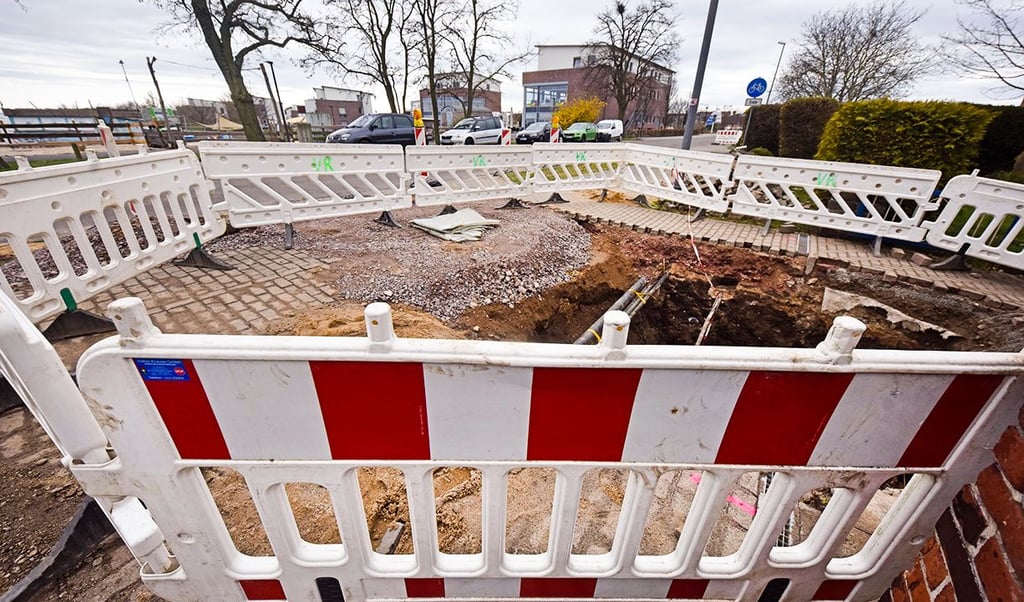 Die Baugrube in der Bitterfelder Straße muss jetzt gesichert werden.