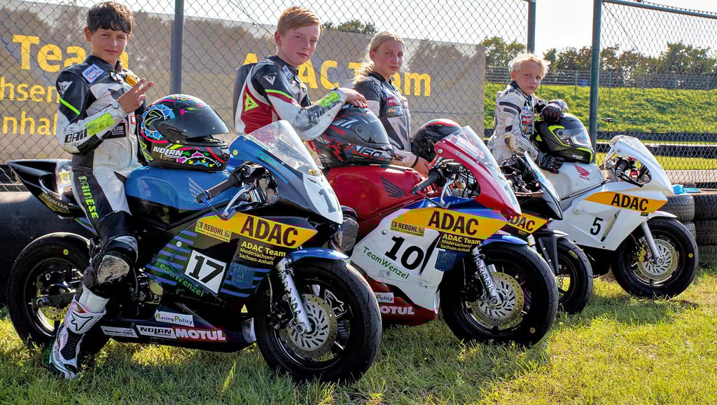 Auf Mini- und Pocketbikes können schon ganz junge Fahrer Rennsportfeeling erfahren. So gibt ein Einführungslehrgang den Nachwuchssportlern ab fünf Jahren auf der Kartbahn die Möglichkeit, ihren ganz eigenen Wettbewerb zu starten. 