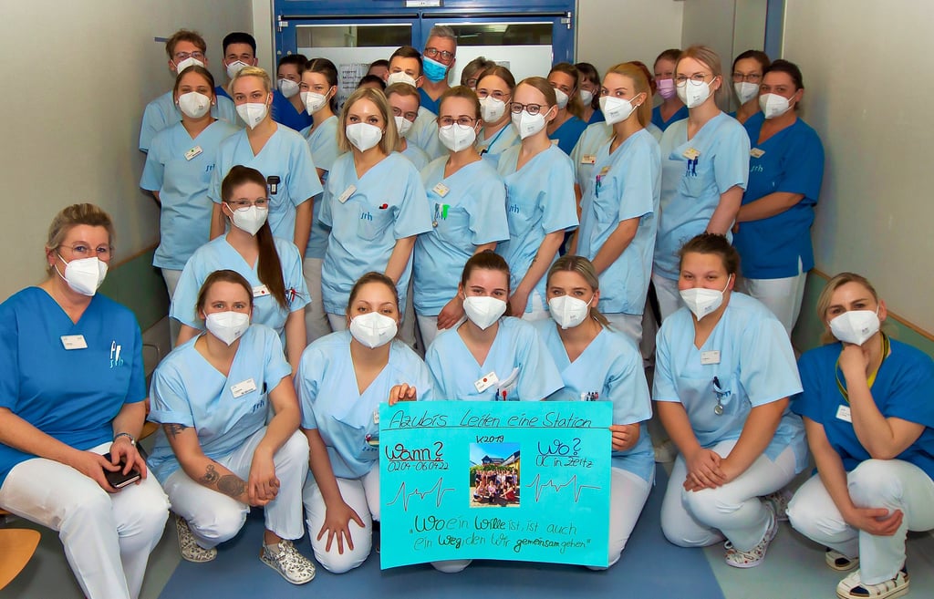 Der Jahrgang 2019 aus der Schule für Gesundheitsberufe nach der fünftägigen Lernwerkstatt in der Zeitzer SRH-Klinik mit den Praxisanleitern.