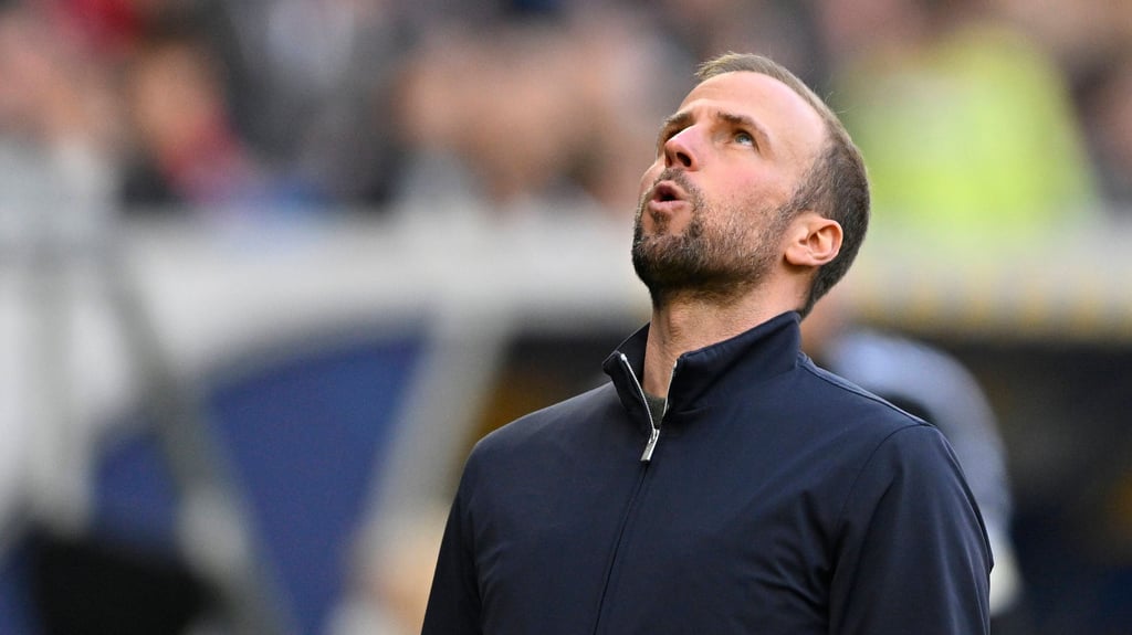 Hoffenheims Trainer Sebastian Hoeneß erwartet "ein Brett" gegen RB Leipzig.