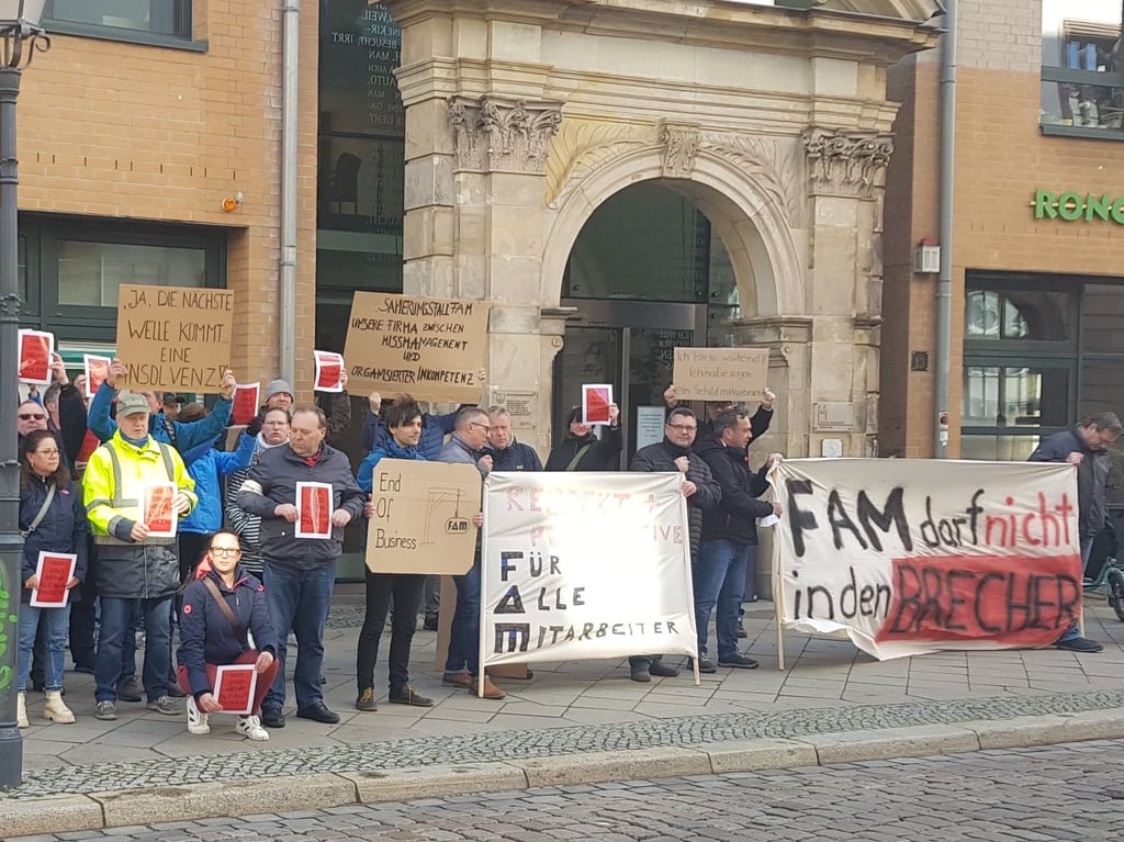 Beschäftigte des insolventen Magdeburger Anlagenbauers FAM haben jetzt in Magdeburg für den Erhalt des Traditionsunternehmens und ihrer Arbeitsplätze demonstriert.