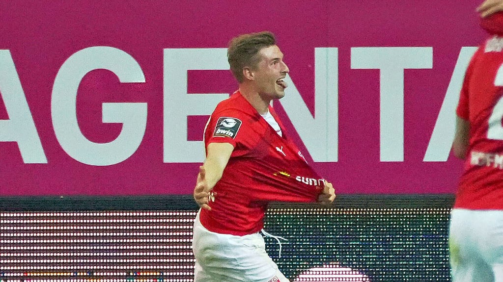 Elias Huth zeigte beim Torjubel demonstrativ das HFC-Wappen.