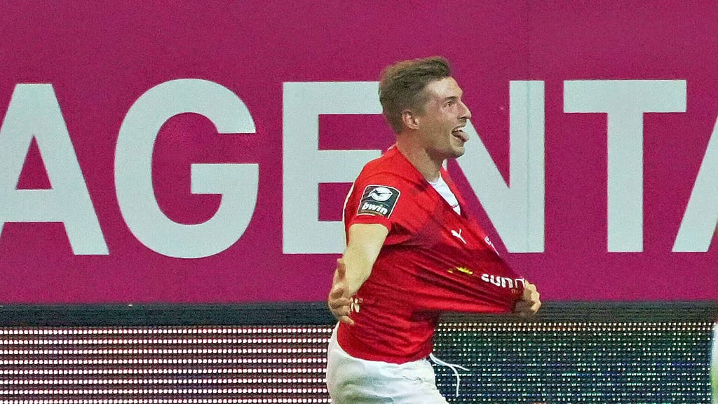 Elias Huth zeigte beim Torjubel demonstrativ das HFC-Wappen.