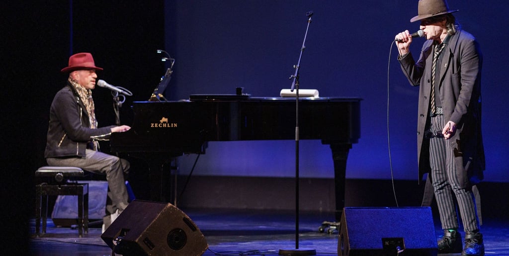 Udo Lindenberg (r) und Pascal Kravetz unterstützten eine Spendengala für die Kinder der Ukraine im St. Pauli Theater in Hamburg.