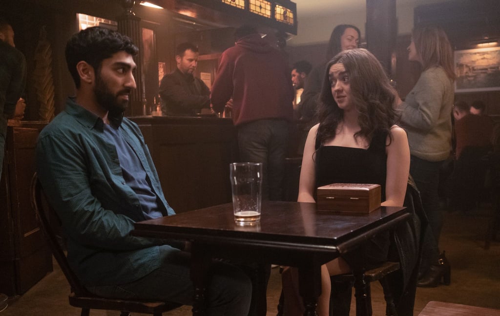 Nach einer zufälligen Begegnung in der Bar kommen Kim (Maisie Williams) und Nicky (Mawaan Rizwan) miteinander ins Gespräch.