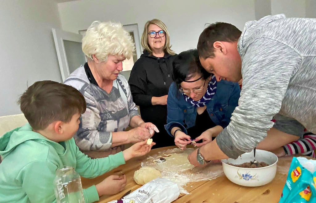 Gemeinsam mit den ukrainischen Flüchtlingen wurden Pelmini gekocht.
