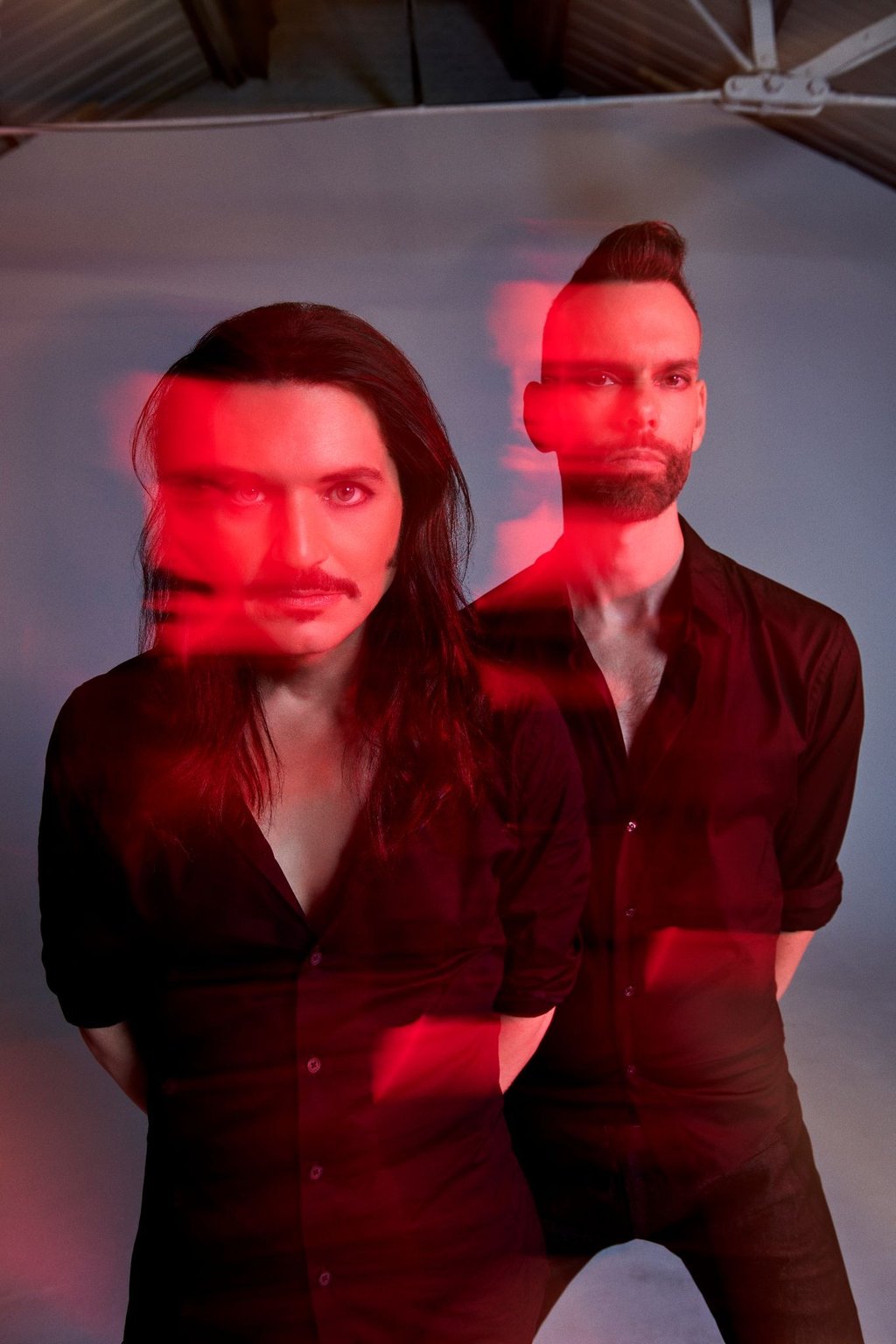Brian Molko (l) und Stefan Olsdal von der Band Placebo sind mit ihrem Album in Deutschland auf dem ersten Platz gelandet.