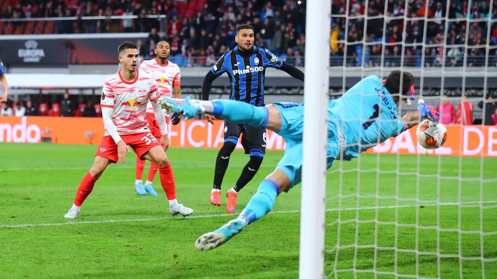 Pures Entsetzen: André Silva scheitert gegen Juan Musso.