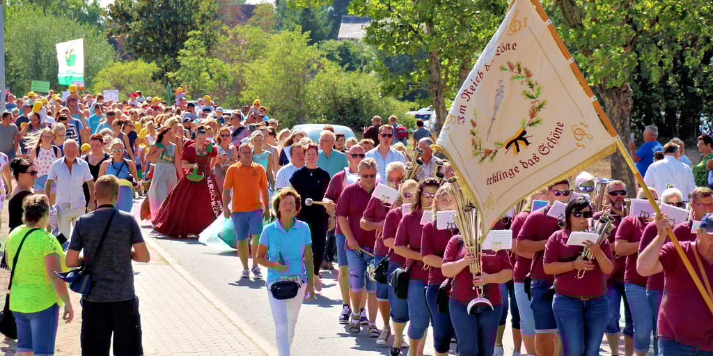 Der traditionelle Umzug mit allen Teilnehmern soll auch nach der zweijährigen Pause zum Fest der Vereine wieder stattfinden.