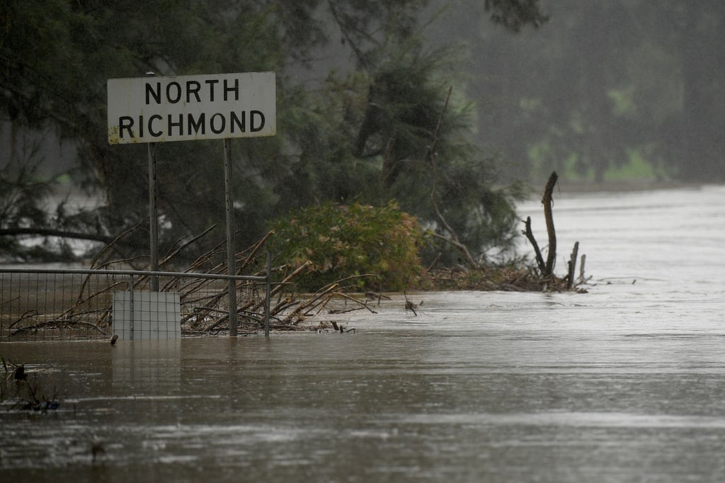 Die North-Richmond-Brücke in Richmond, nordwestlich von Sydney, steht vollständig unter dem Hochwasser.