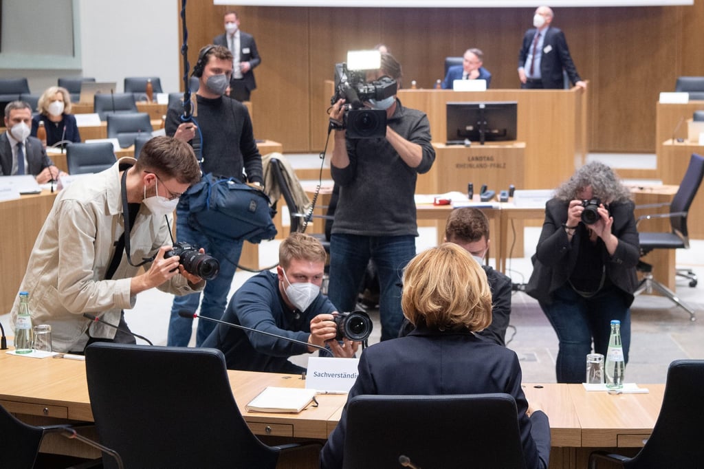 Malu Dreyer (SPD), Ministerpräsident von Rheinland-Pfalz, vor ihrer Befragung zur Flutkatastrophe im Ahrtal vor dem Untersuchungsausschuss des Landtags von Rheinland-Pfalz.