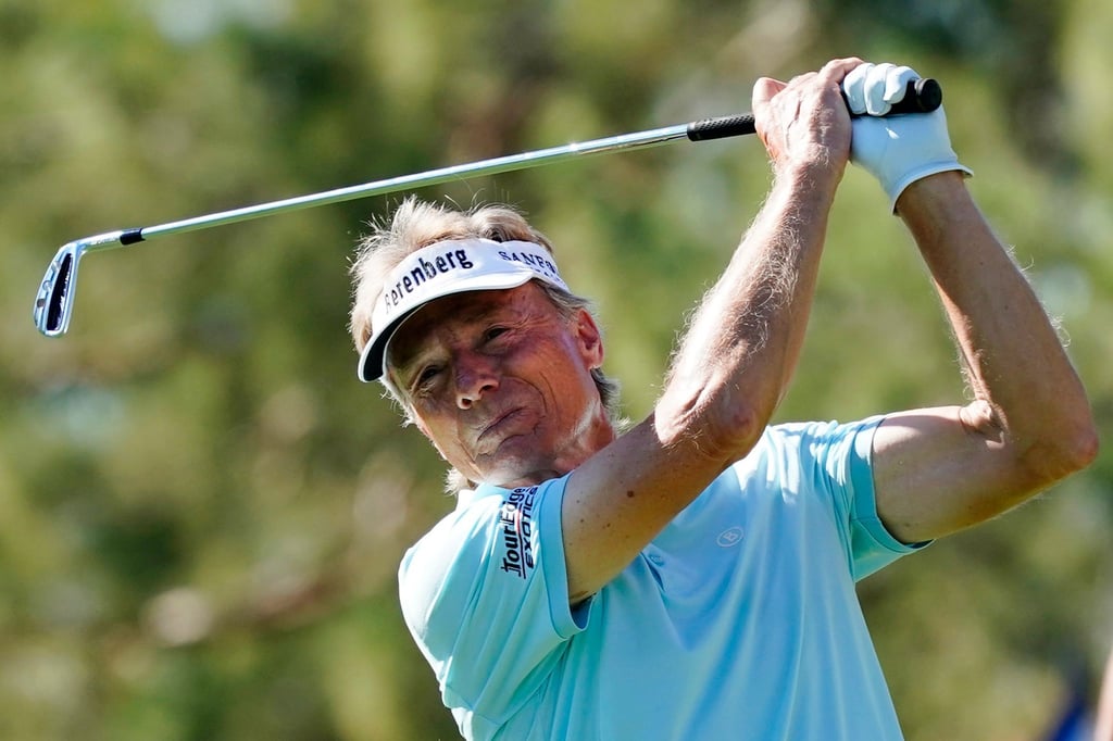 Bernhard Langer in Aktion beim Charles Schwab Cup Championship Golfturnier im November 2021.