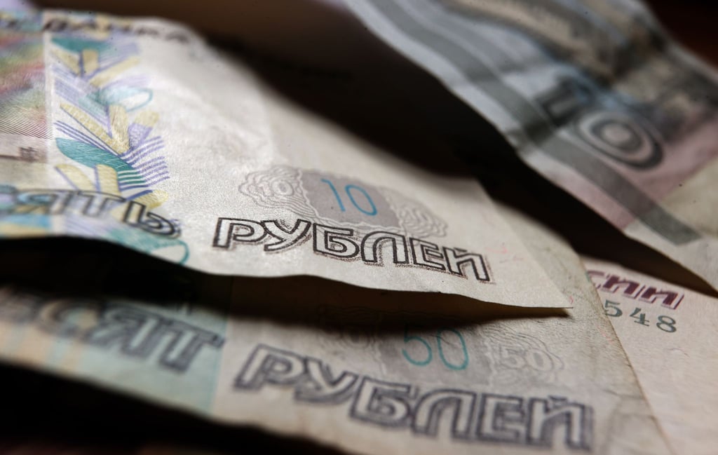 Rubel-Banknoten: Die russische Notenbank senkt den Leitzins.