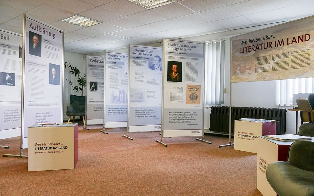 Wanderausstellung „Literatur im Land“ in der Jessener Bibliothek
