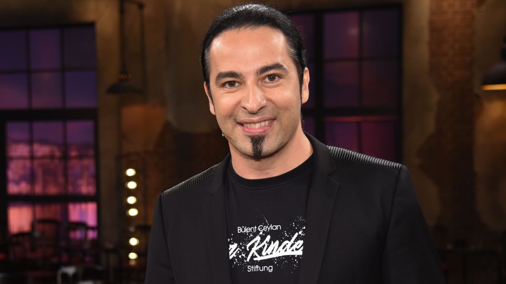 Bülent Ceylan hatte in seiner Schulzeit selbst Geige gelernt. Foto: Henning Kaiser/