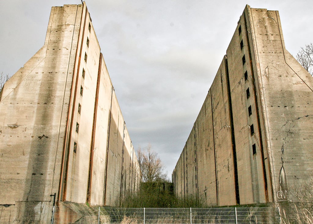 Die Schleusenruine in Wüsteneutzsch ist Denkmal eines unvollendeten Bauvorhabens: der Saale-Elster-Kanal wurde nie fertig gebaut. Es fehlen 7,5 Kilometer Kanalstrecke. Jetzt kommt zumindest ein Radweg.