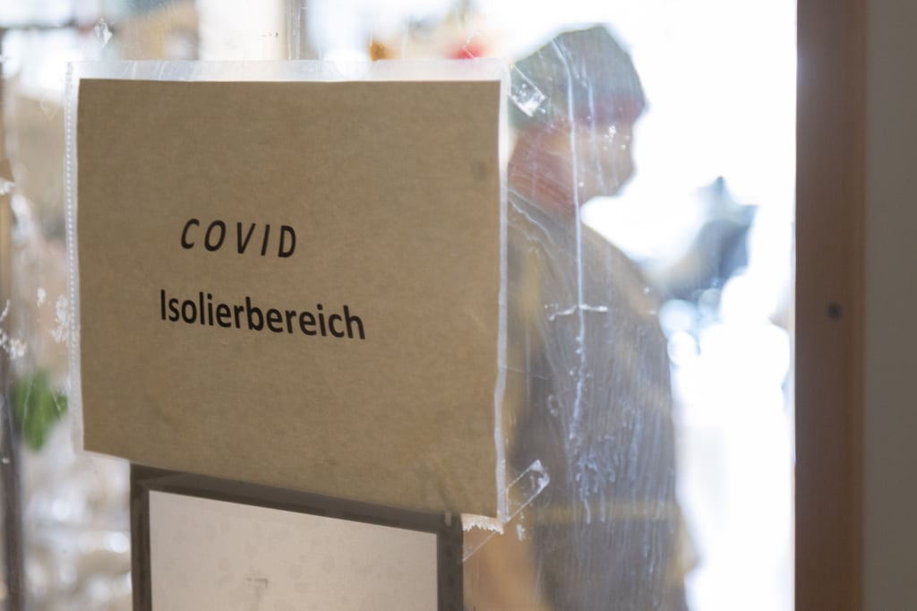 Die halleschen Kliniken melden am Montag insgesamt 16 Corona-Intensiv-Behandlungen. Die Zahl hat sich nicht verändert.