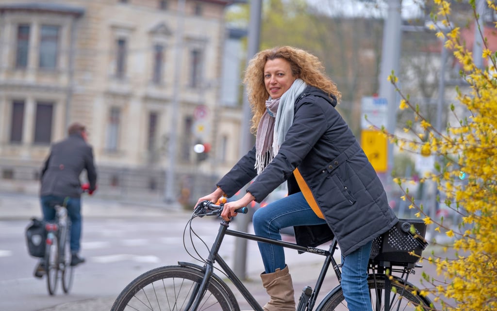 Wie schon in Zürich: Jana Müller ist auch in Leipzig am liebsten mit ihrem Fahrrad unterweg - mit dem Vorteil, dass man hier nur einen Gang braucht. In Zürich dagegen geht es ständig bergauf und bergab.